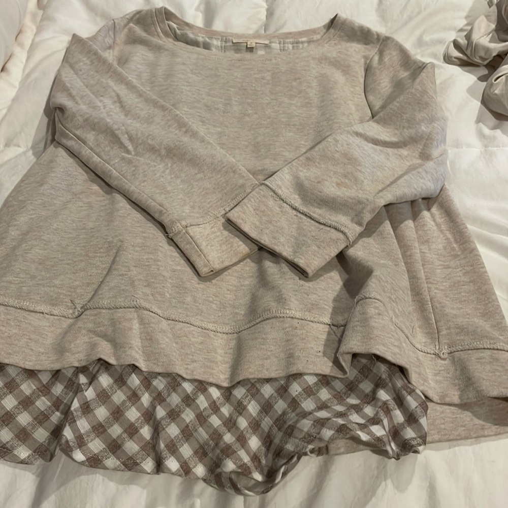 Adorable sweatshirt bow in the back